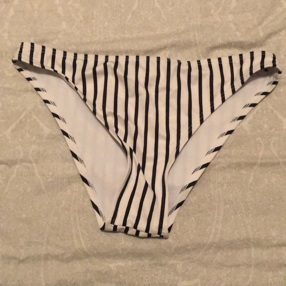 Bikini Set - Picture 4 of 5